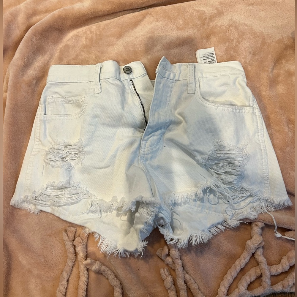 white denim jean shorts Size 7!
